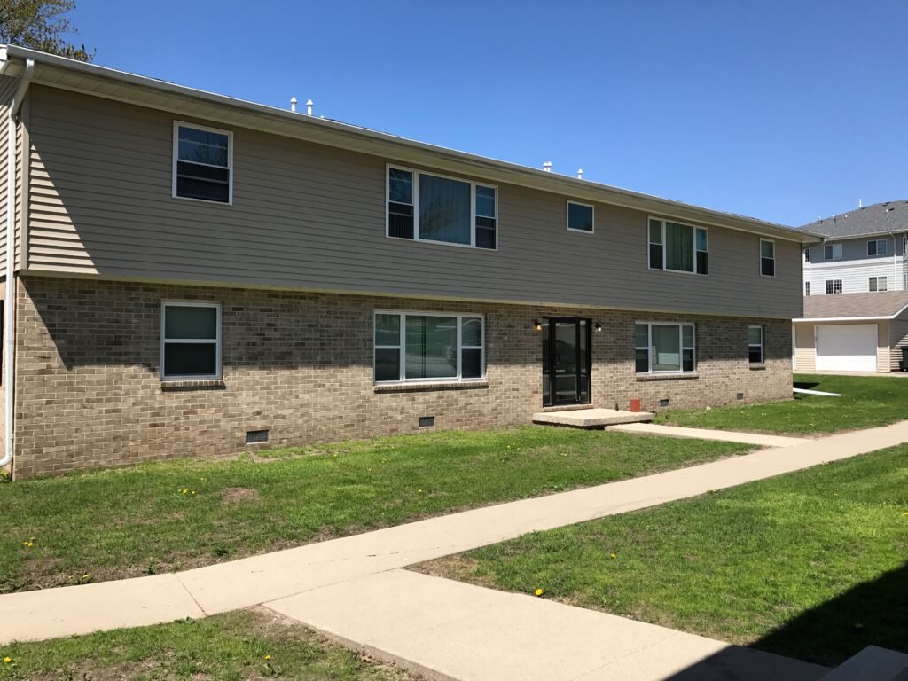 Apartments in Algona, Iowa exterior view - Hunt Rentals